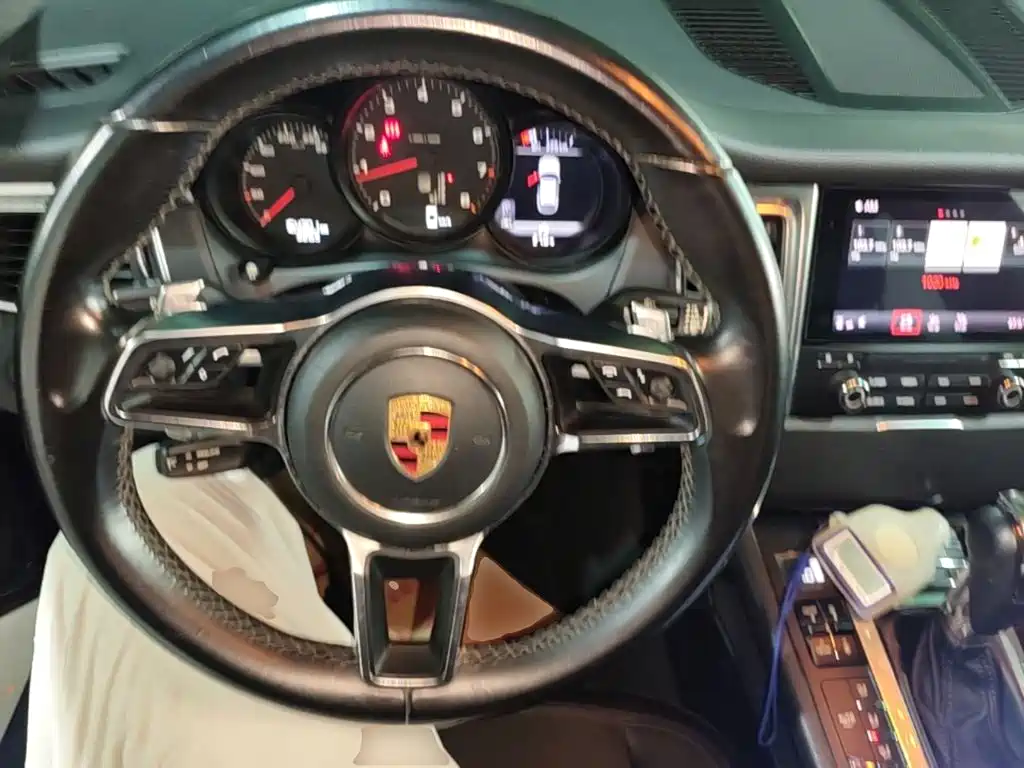 Porsche Macan — миниатюра 11
