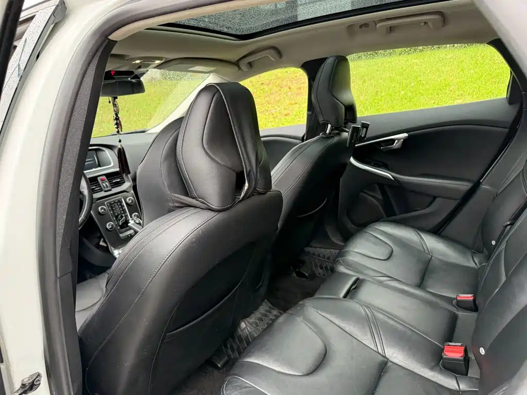 Volvo V40 — миниатюра 11