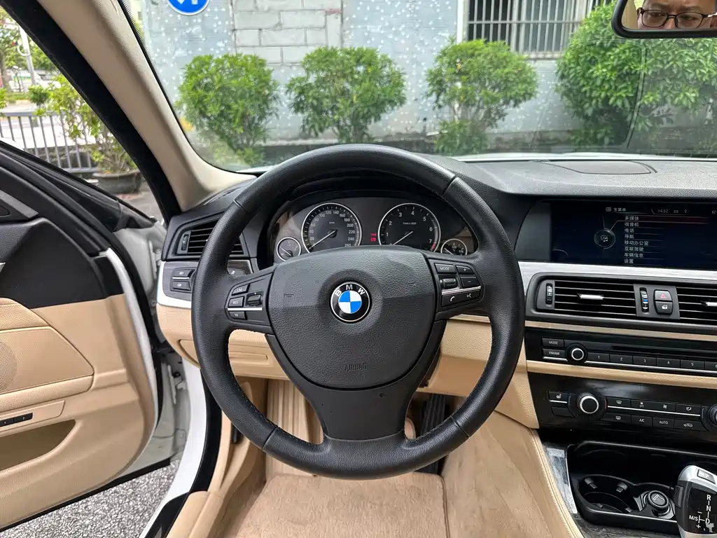 BMW 5 Series — миниатюра 7