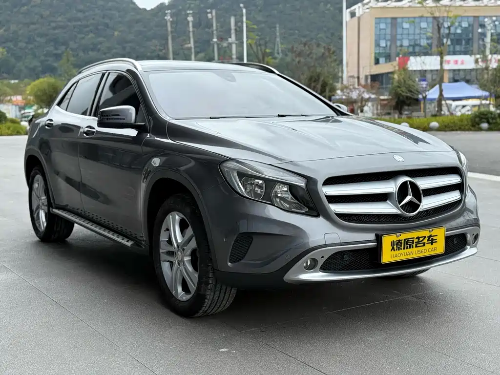 MERCEDES-BENZ GLA