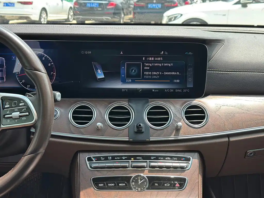 Mercedes-Benz E-Class — миниатюра 12