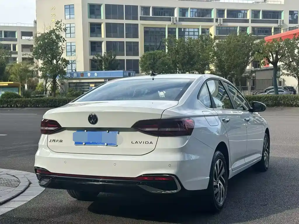 Volkswagen Lavida — миниатюра 4