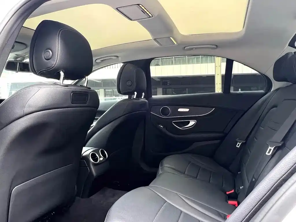 Mercedes-Benz C-Class — миниатюра 8