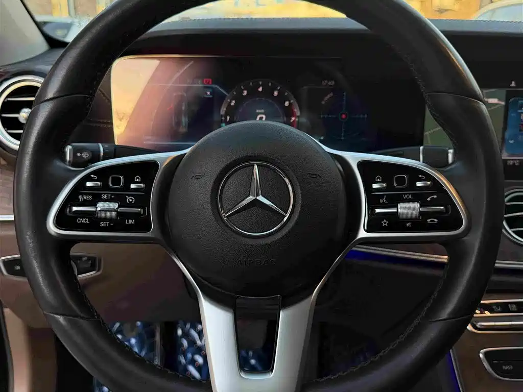 Mercedes-Benz E-Class — миниатюра 4