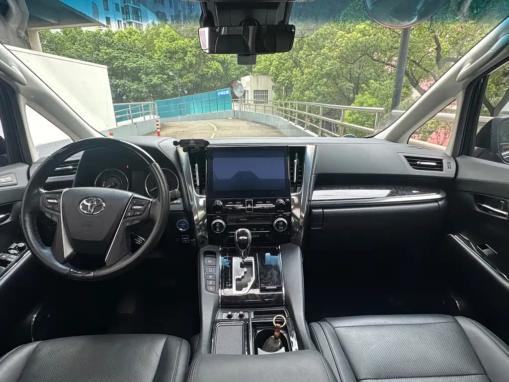 Toyota Vellfire — миниатюра 9