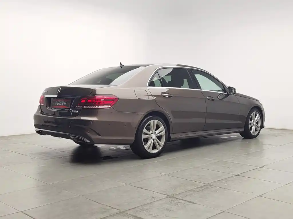 Mercedes-Benz E-Class — миниатюра 2