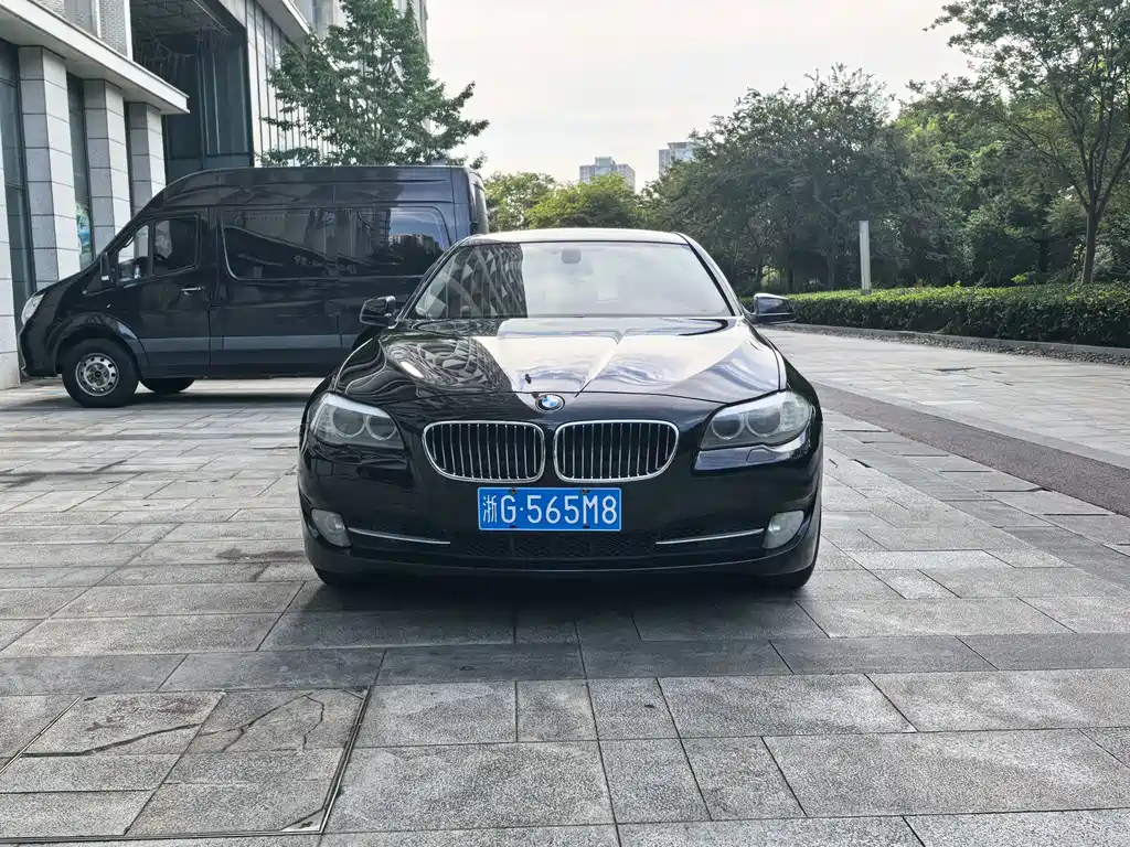 BMW 5 Series — миниатюра 2