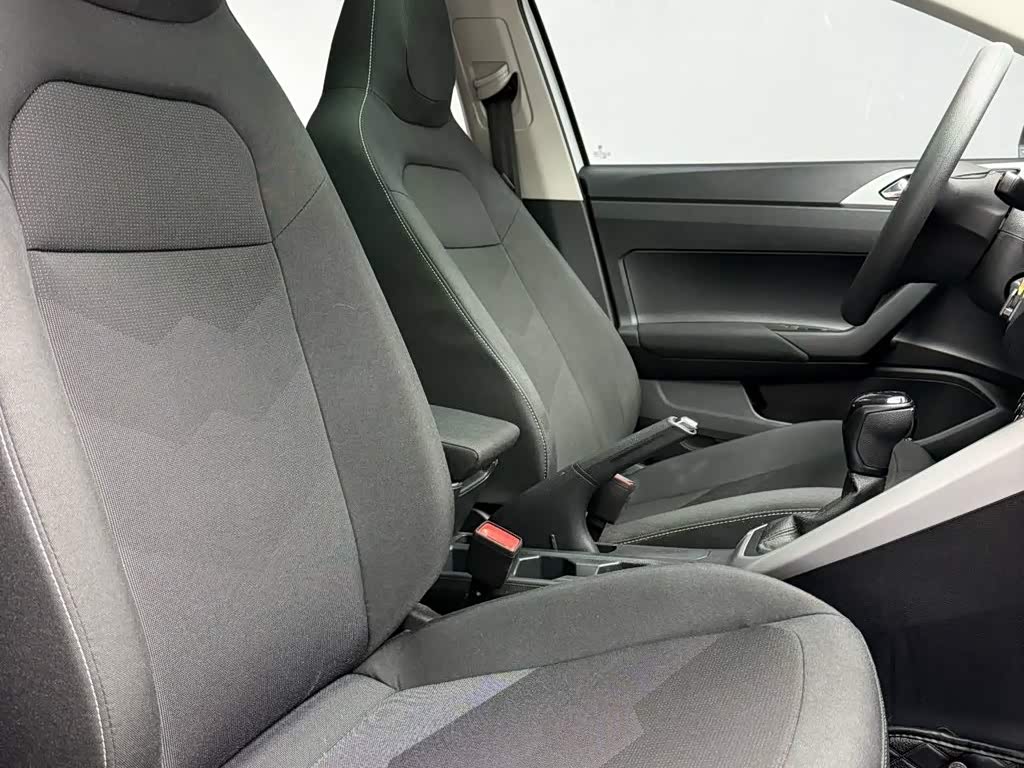 Volkswagen Polo 1.5 л 2023 г. Белый, пробег 22000 км