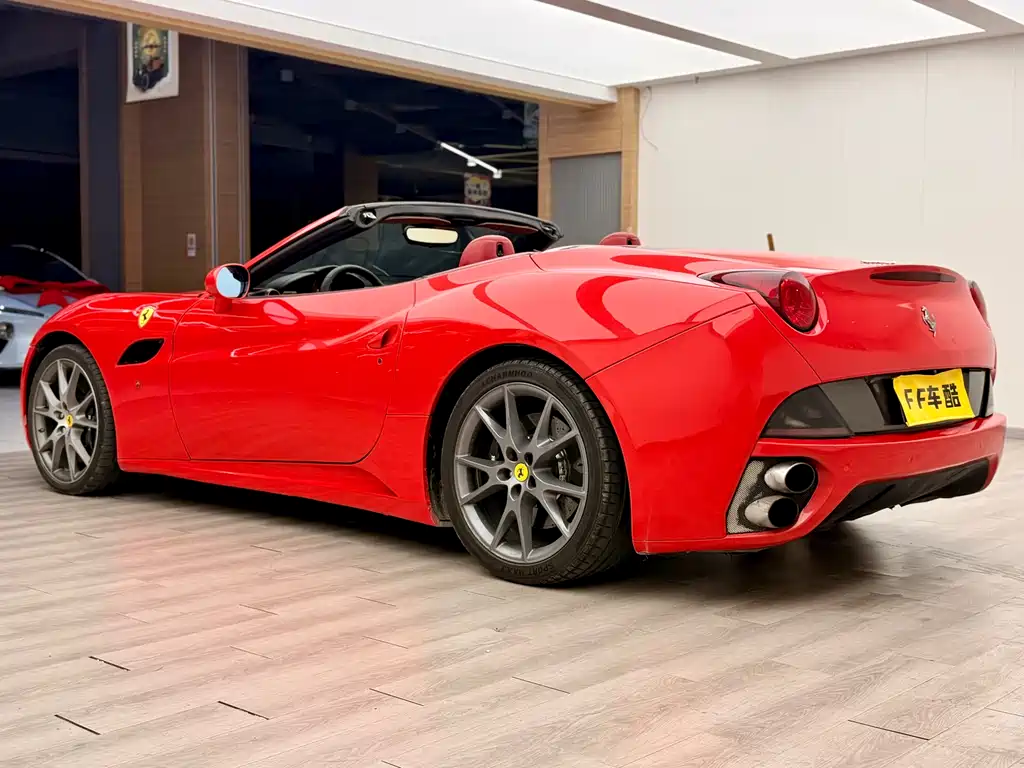 Ferrari California T 2012 4.3L