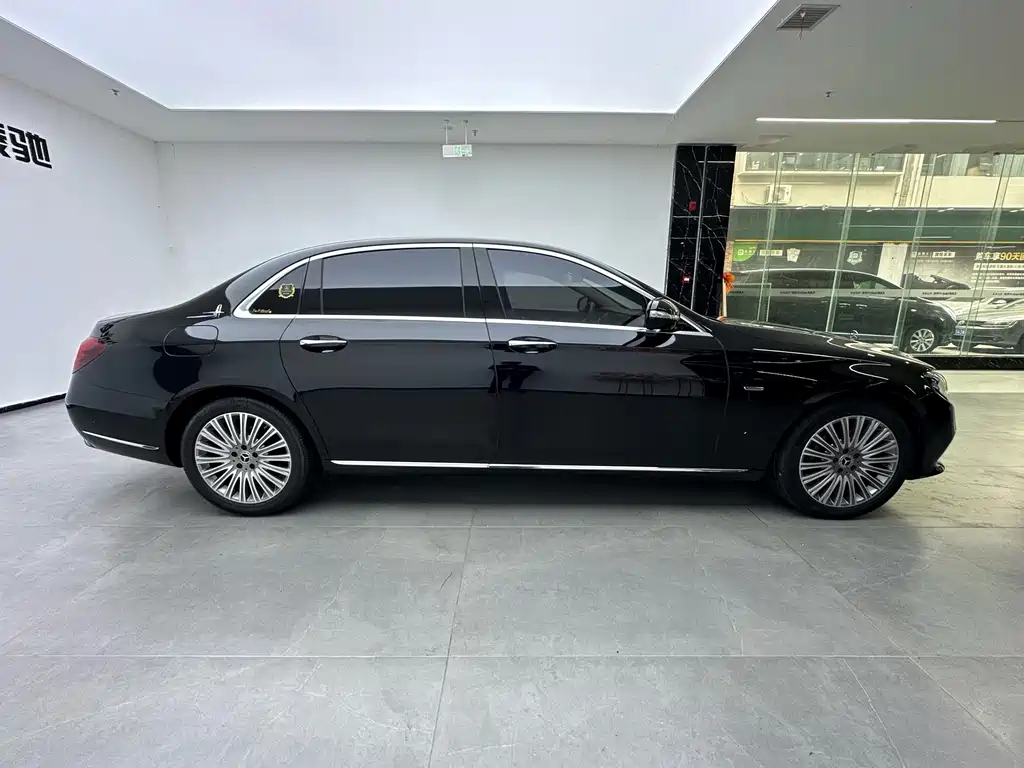 Mercedes-Benz E-Class — миниатюра 11