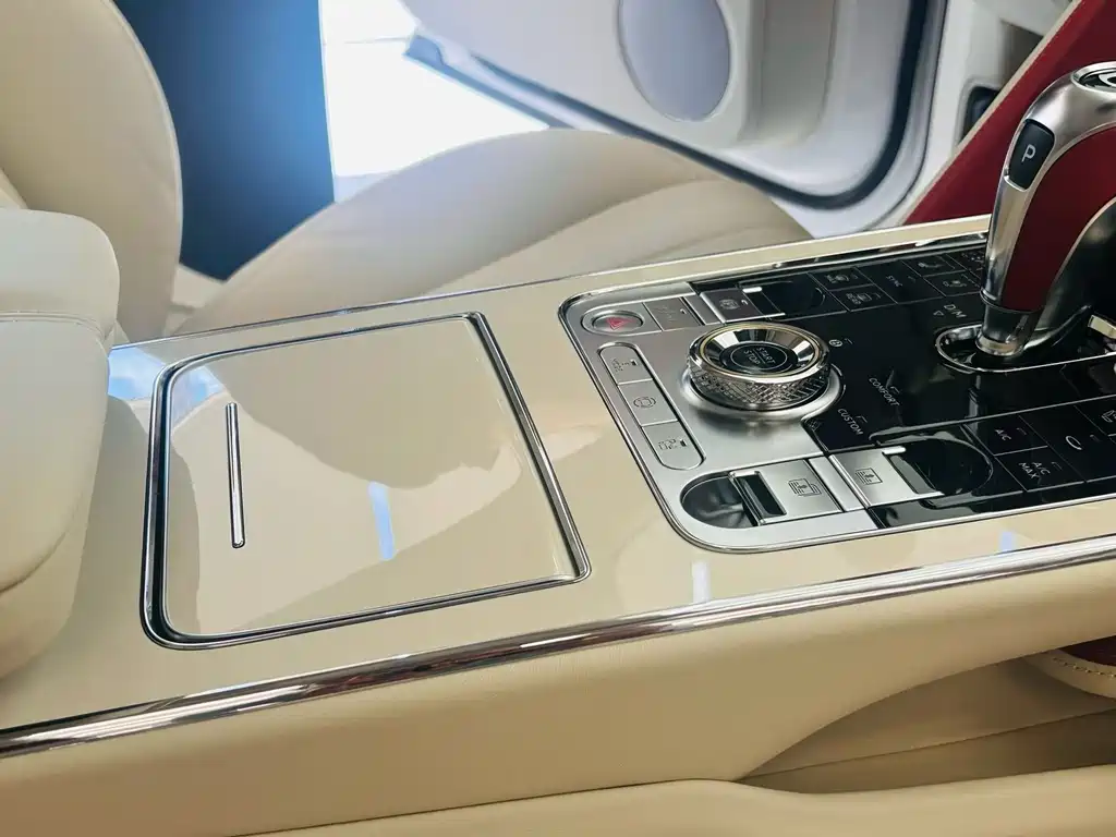 Bentley Flying Spur PHEV — миниатюра 7