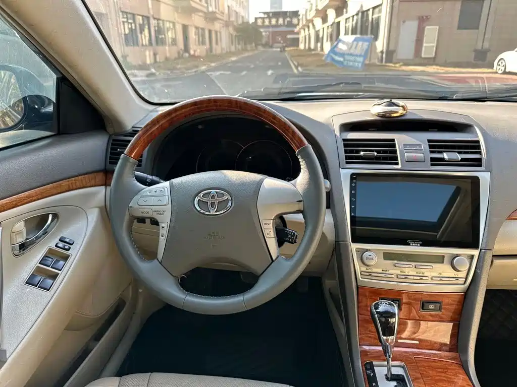 Toyota Camry — миниатюра 6