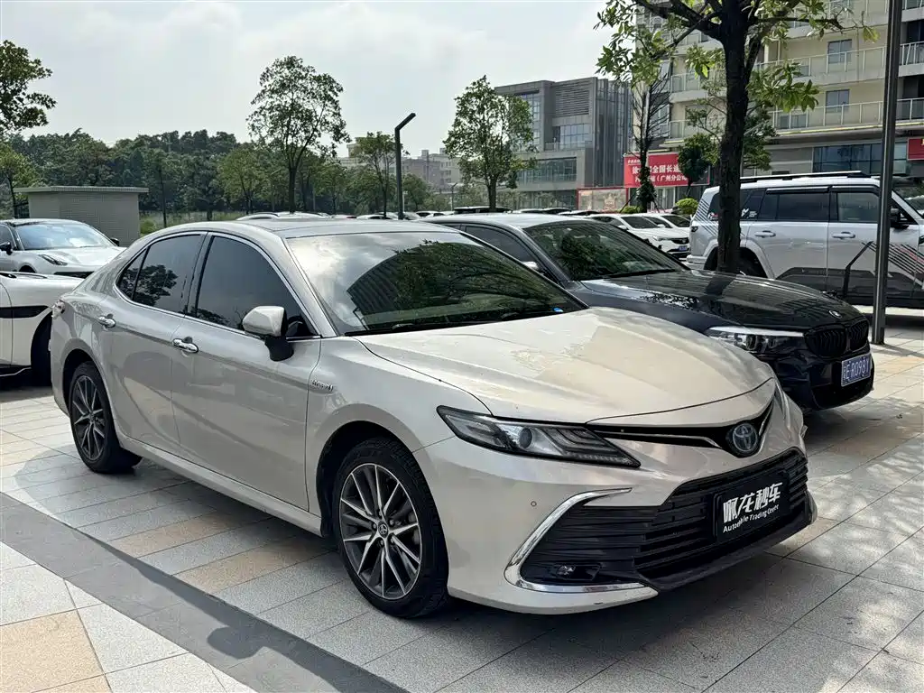 Toyota Camry — миниатюра 3