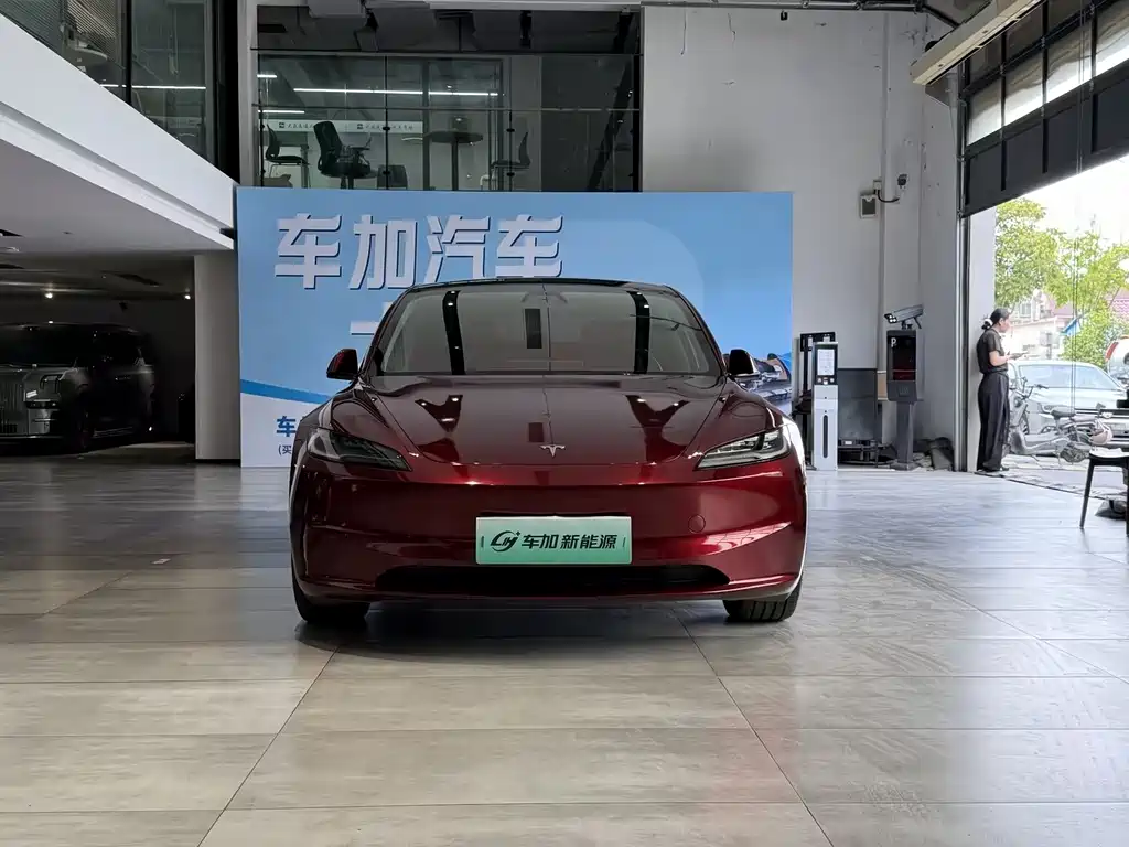 Tesla Model 3 — миниатюра 2