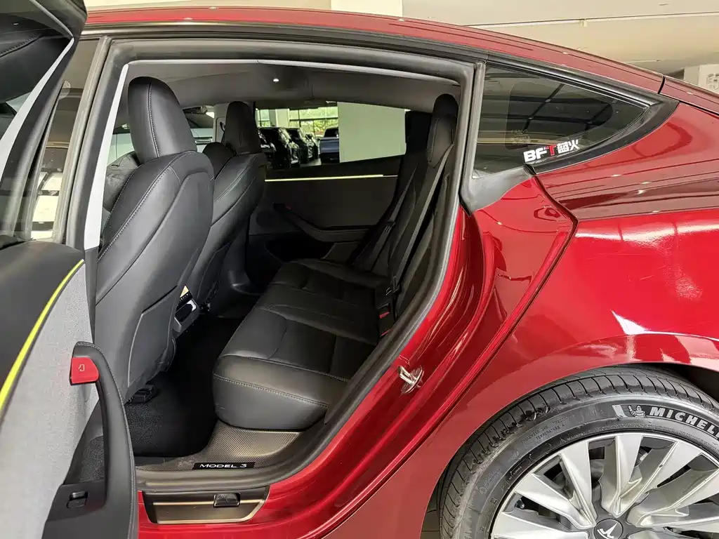 Tesla Model 3 — миниатюра 6