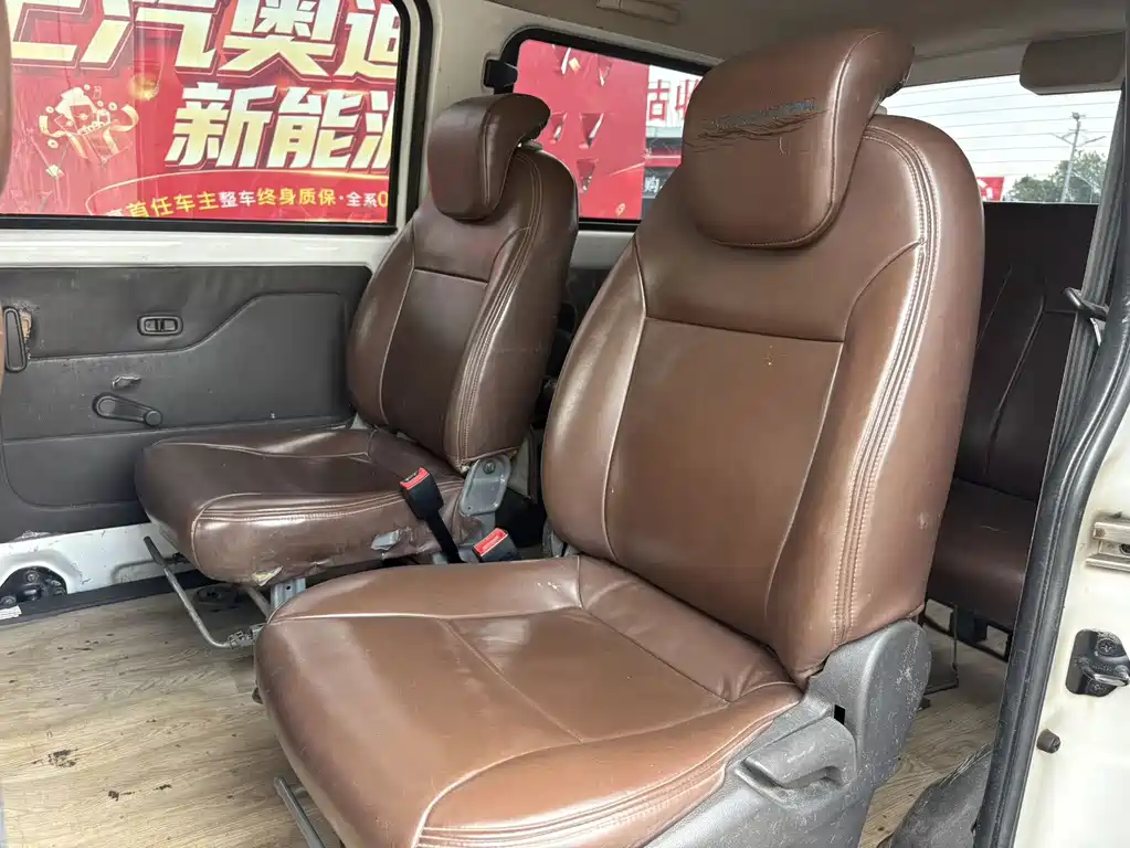 Wuling Rongguang V — миниатюра 5