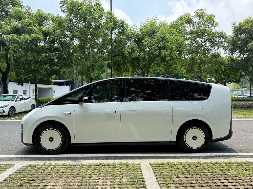 Li Auto Li MEGA — миниатюра 4