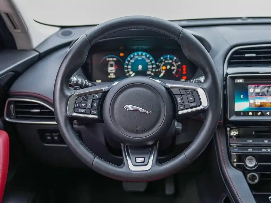 Jaguar F-PACE — миниатюра 12