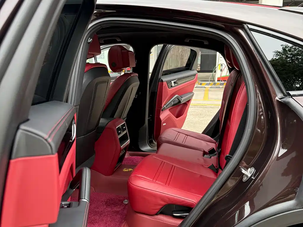 Porsche Cayenne — миниатюра 12