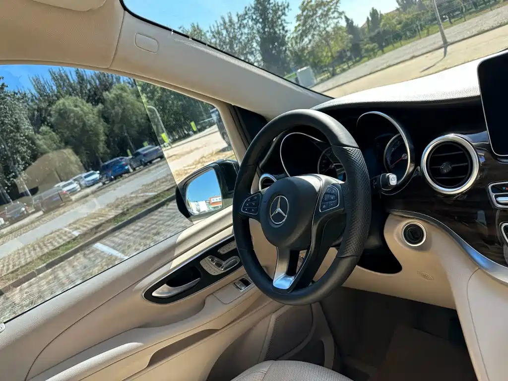 Mercedes-Benz V-Class — миниатюра 18