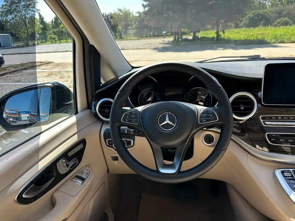 Mercedes-Benz V-Class — миниатюра 21