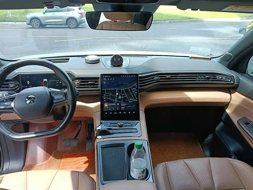 NIO ES8 2022 100kWh мест