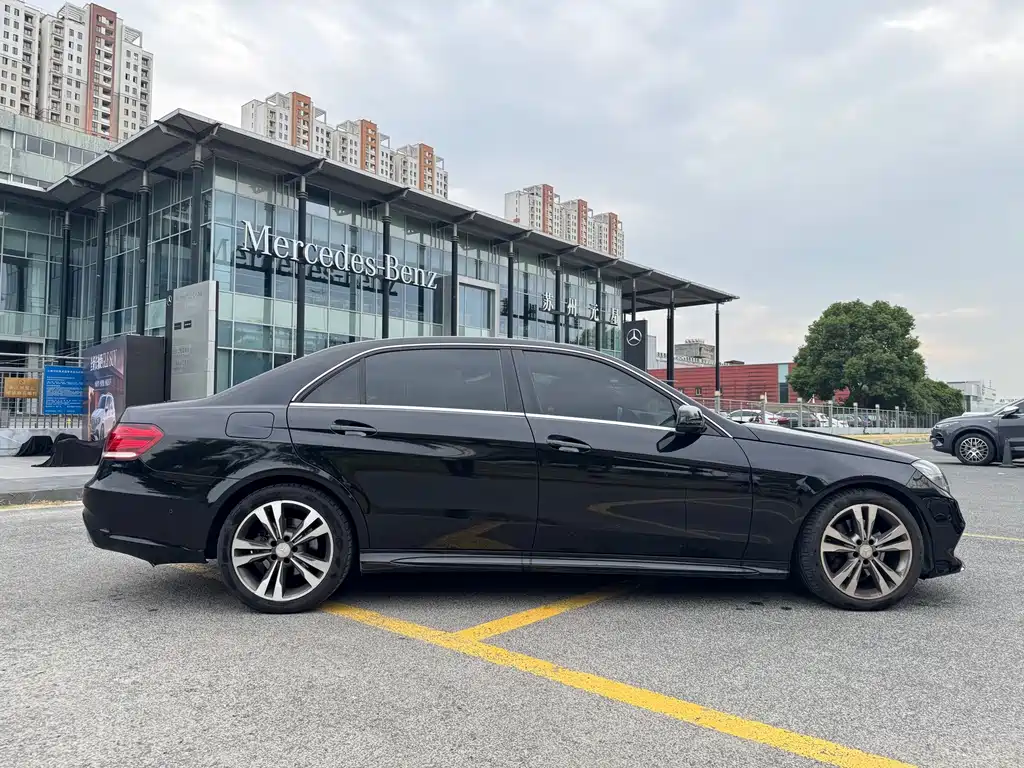 Mercedes-Benz E-Class — миниатюра 5