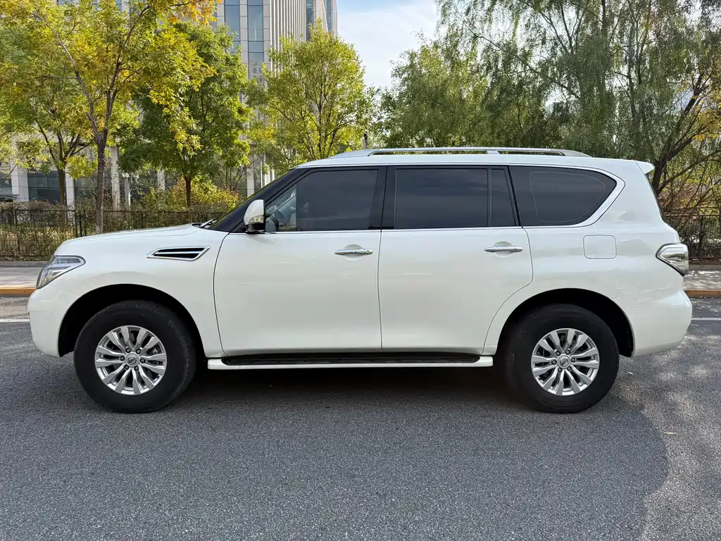 Nissan Patrol — миниатюра 5