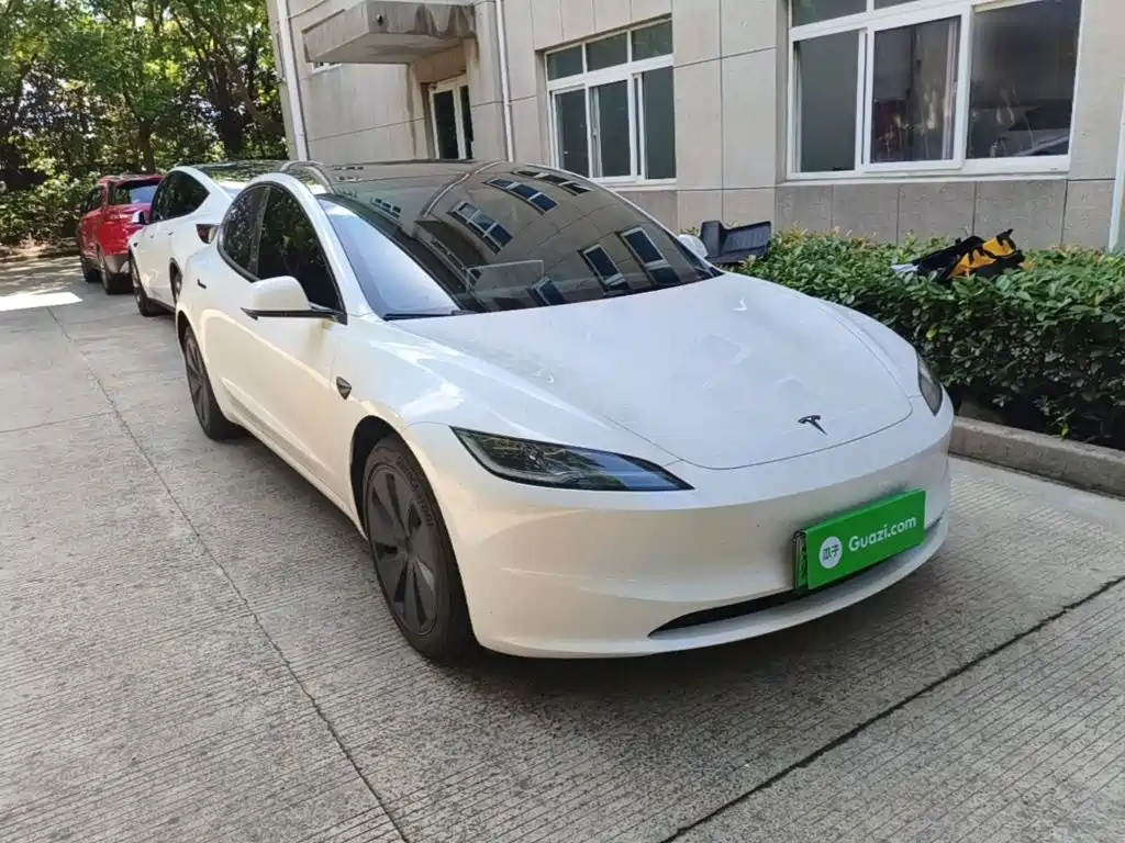 Tesla Model 3 — миниатюра 4