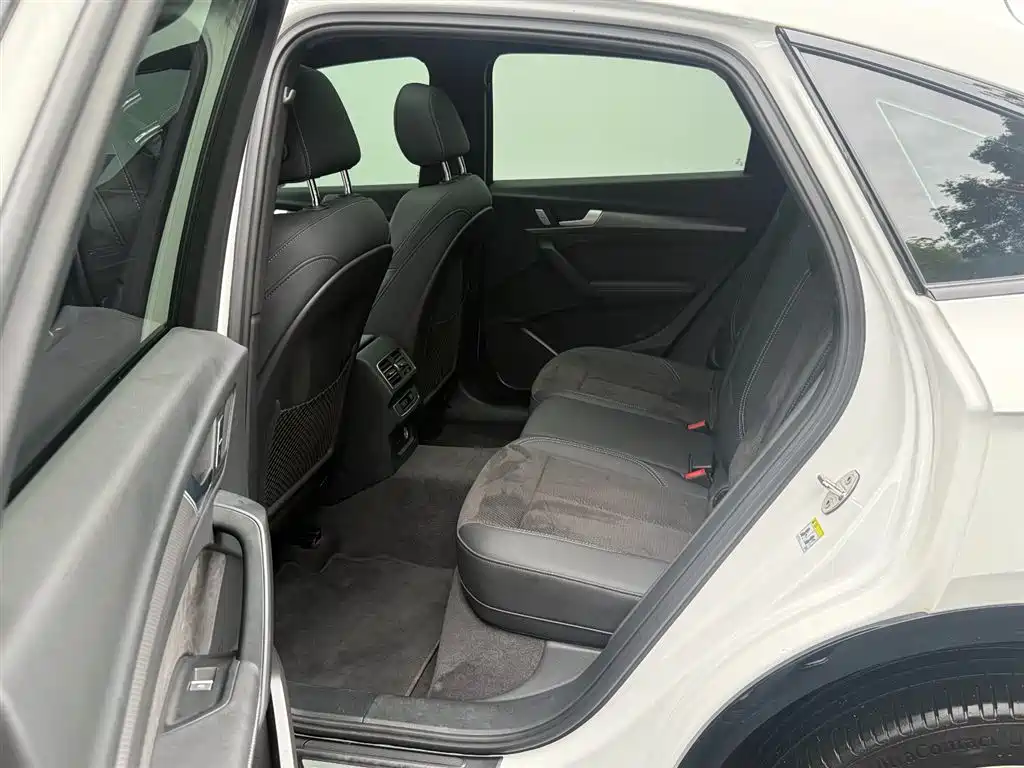 Audi Q5L Sportback — миниатюра 22