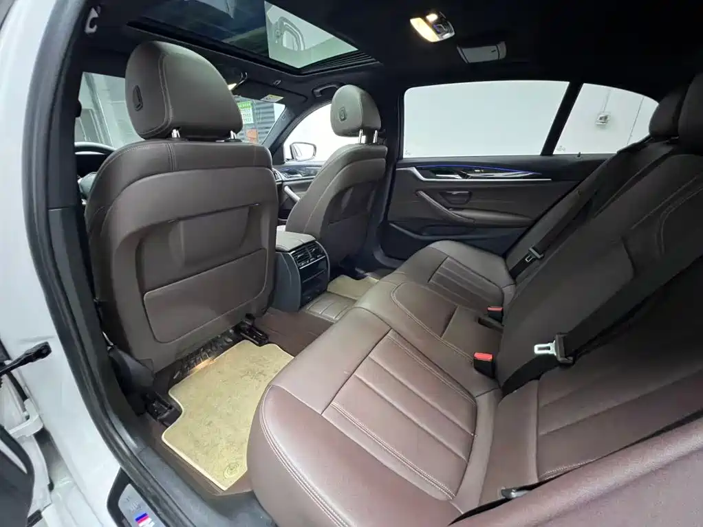 BMW 5 Series — миниатюра 15