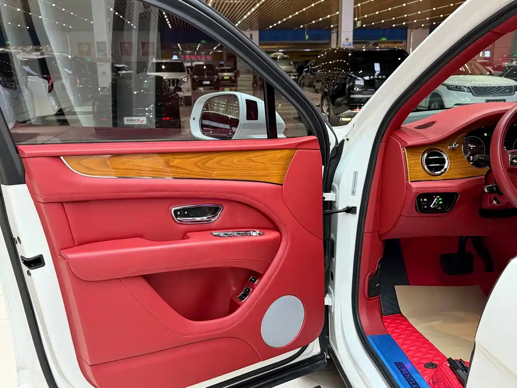 Bentley Bentayga — миниатюра 5