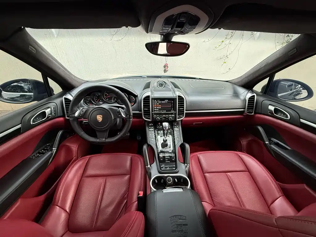 Porsche Cayenne — миниатюра 6
