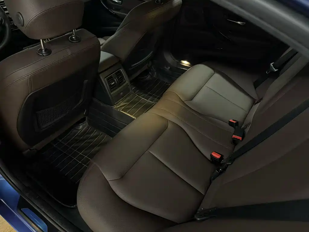 BMW 3 Series — миниатюра 6