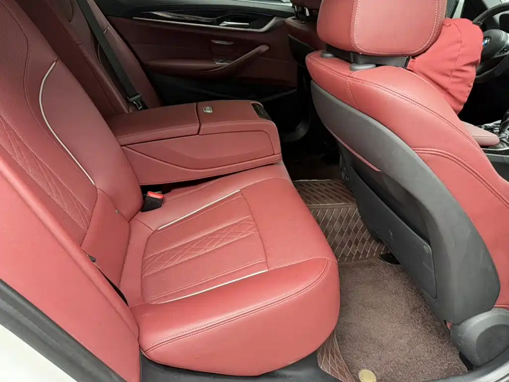 BMW 5 Series — миниатюра 12