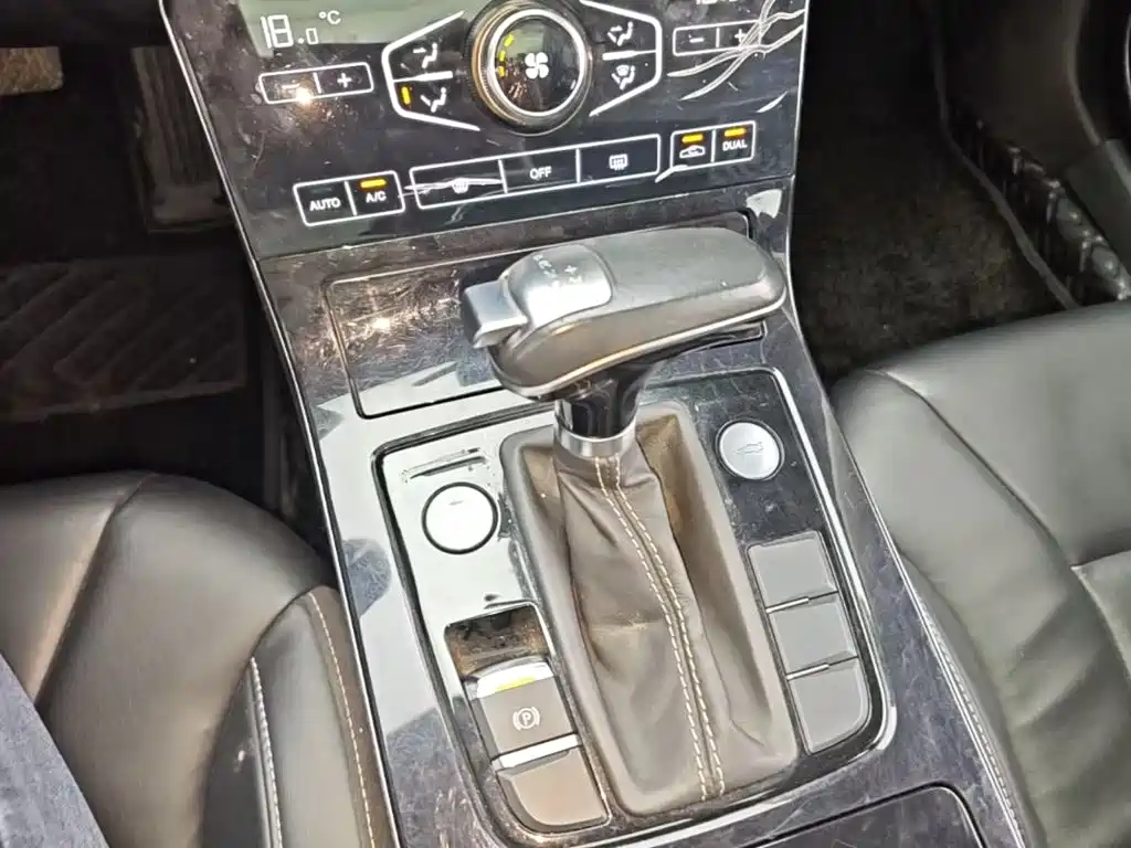 Hongqi Hongqi H5 — миниатюра 14