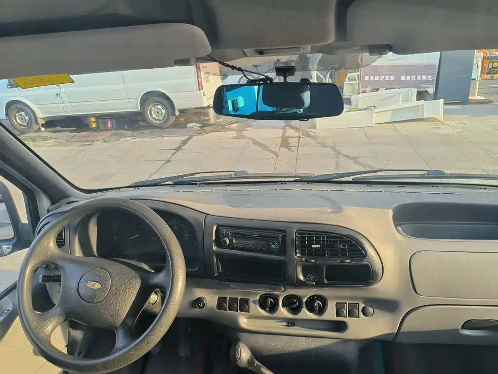 Ford Transit Classic — миниатюра 6