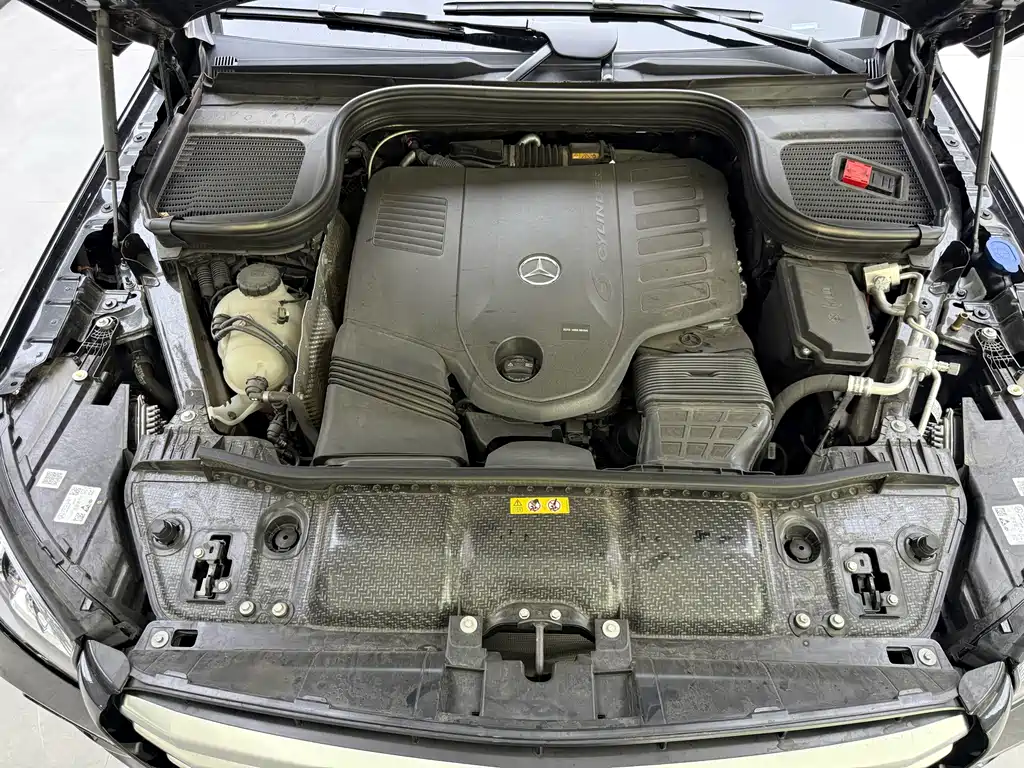 Mercedes-Benz GLS — миниатюра 8