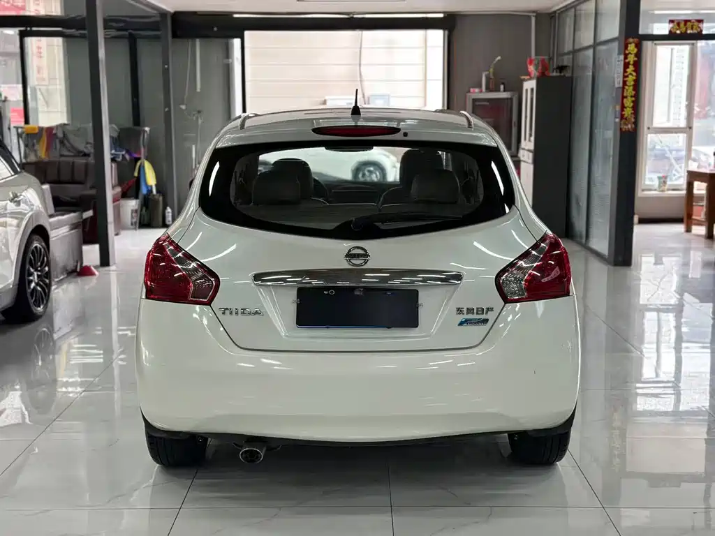 Nissan Tiida — миниатюра 6