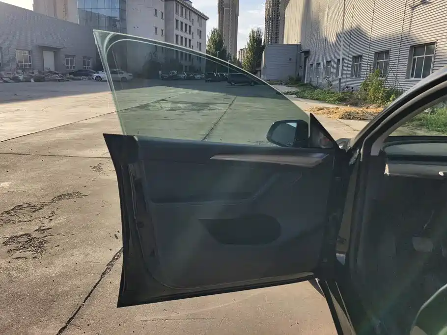Tesla Model Y — миниатюра 7