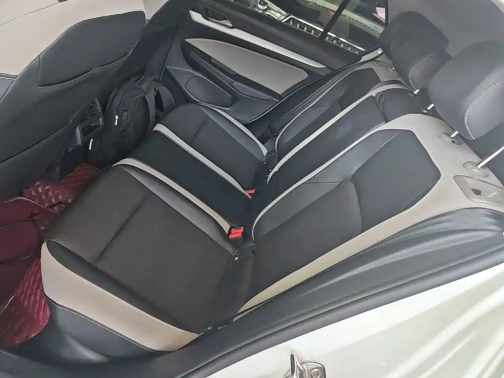 Volkswagen Golf — миниатюра 17
