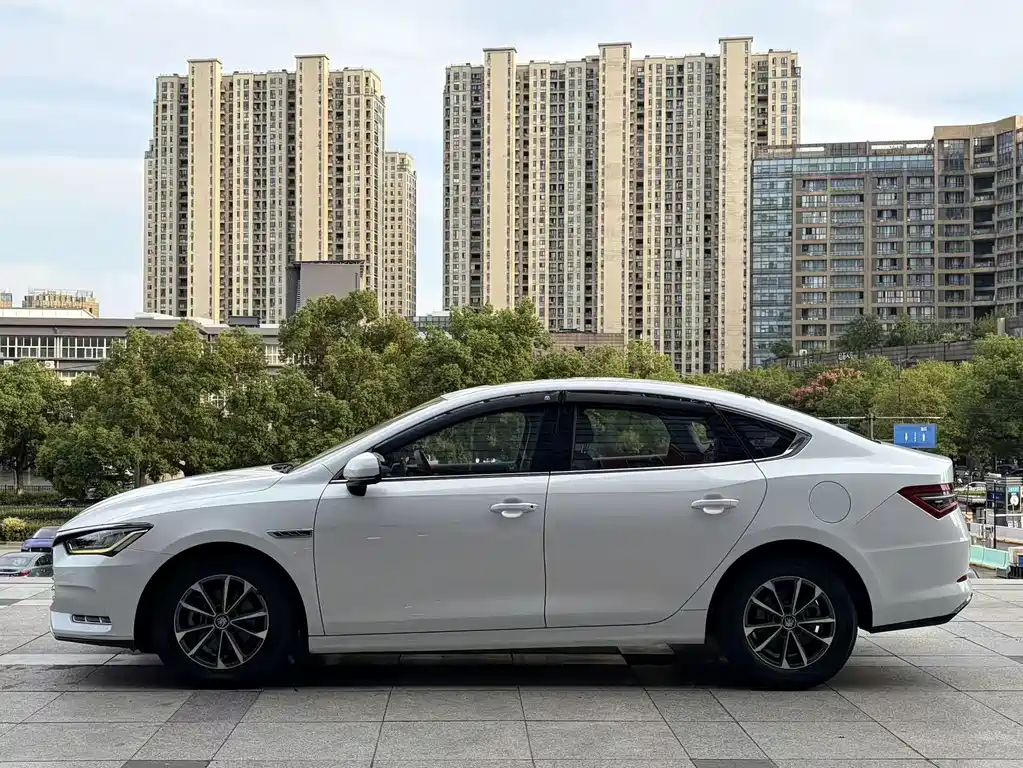 BYD Qin Pro NEV — миниатюра 5