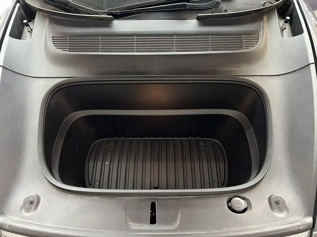 Tesla Model Y — миниатюра 14