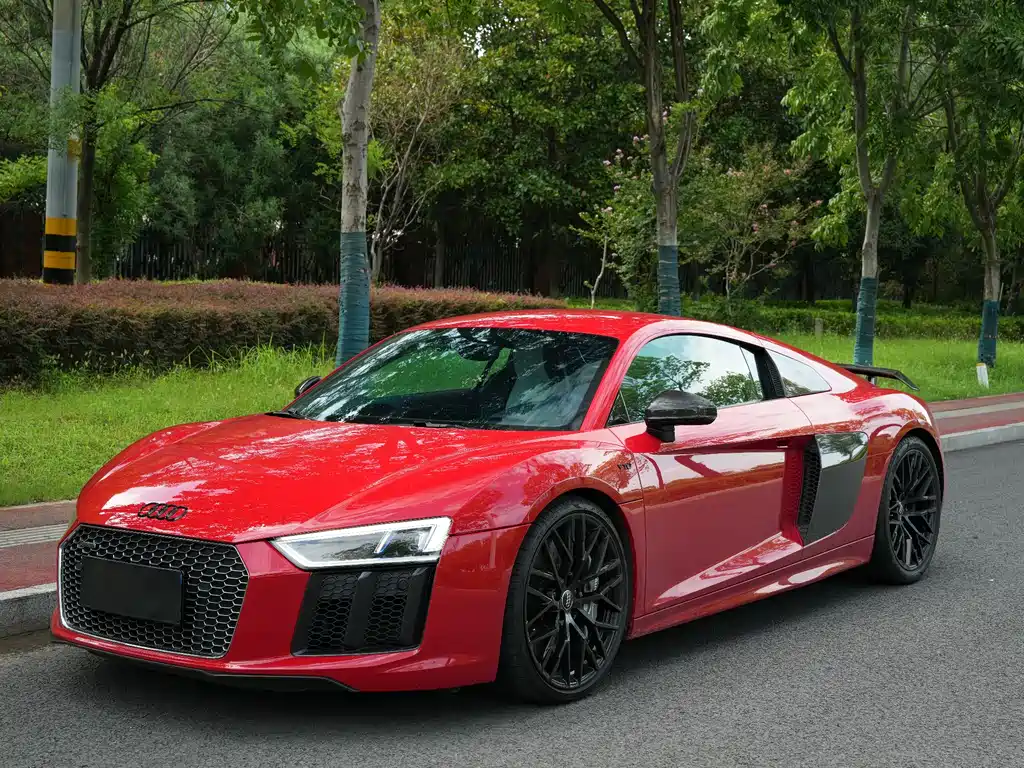 AUDI R8
