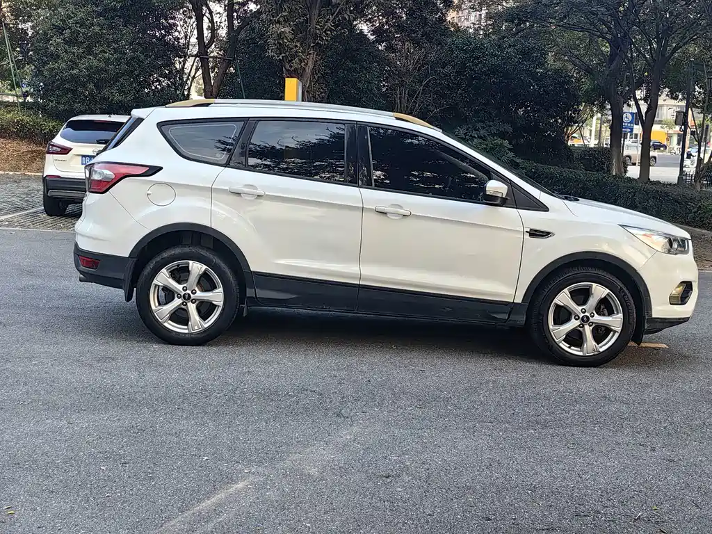 Ford Kuga — миниатюра 14