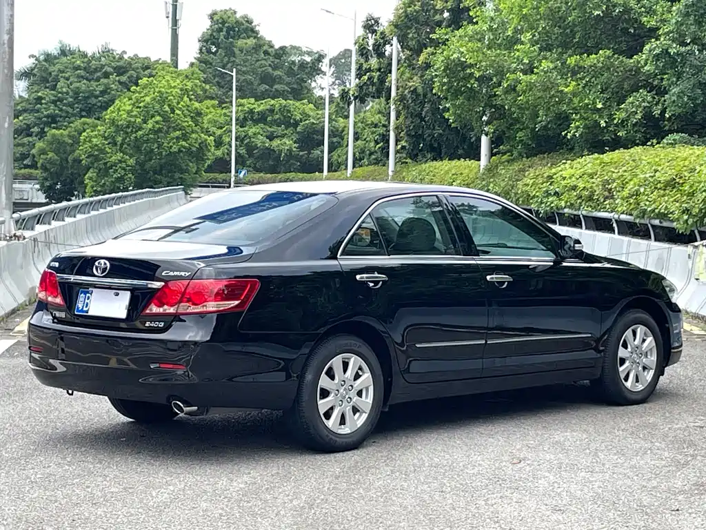 Toyota Camry — миниатюра 3