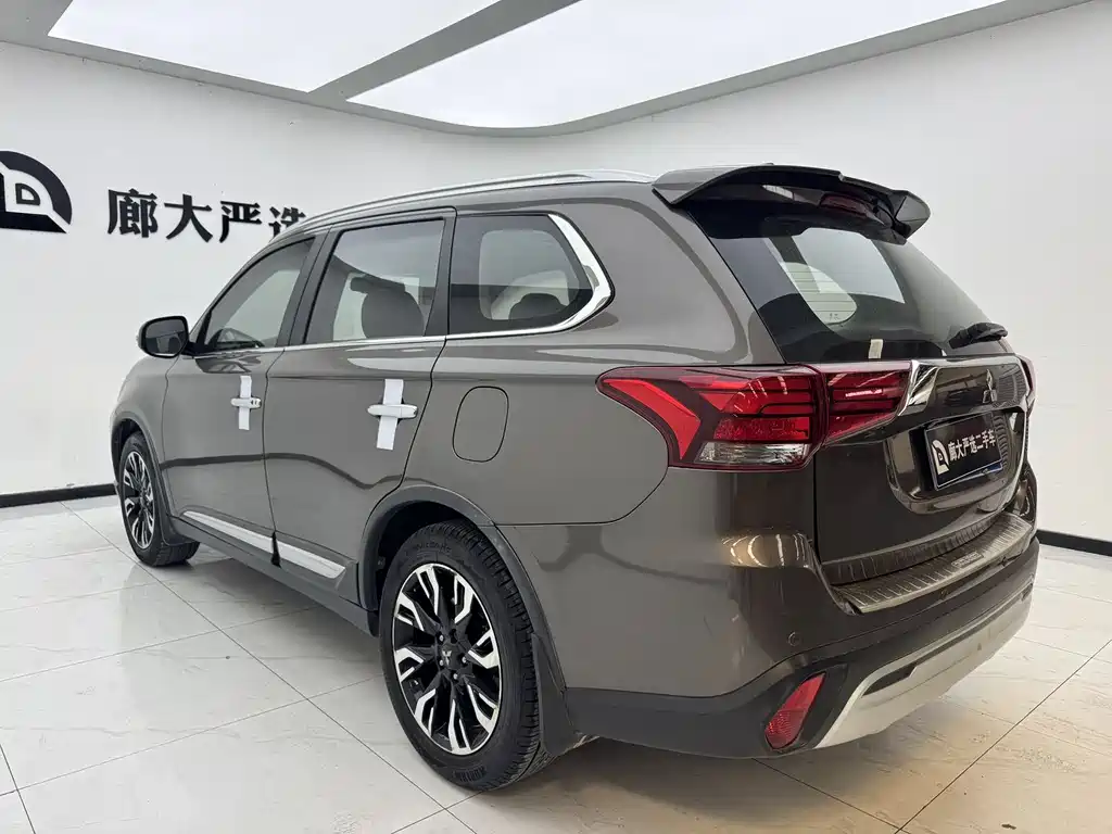 Mitsubishi Outlander 2019 2.0L Enjoy 7 мест V