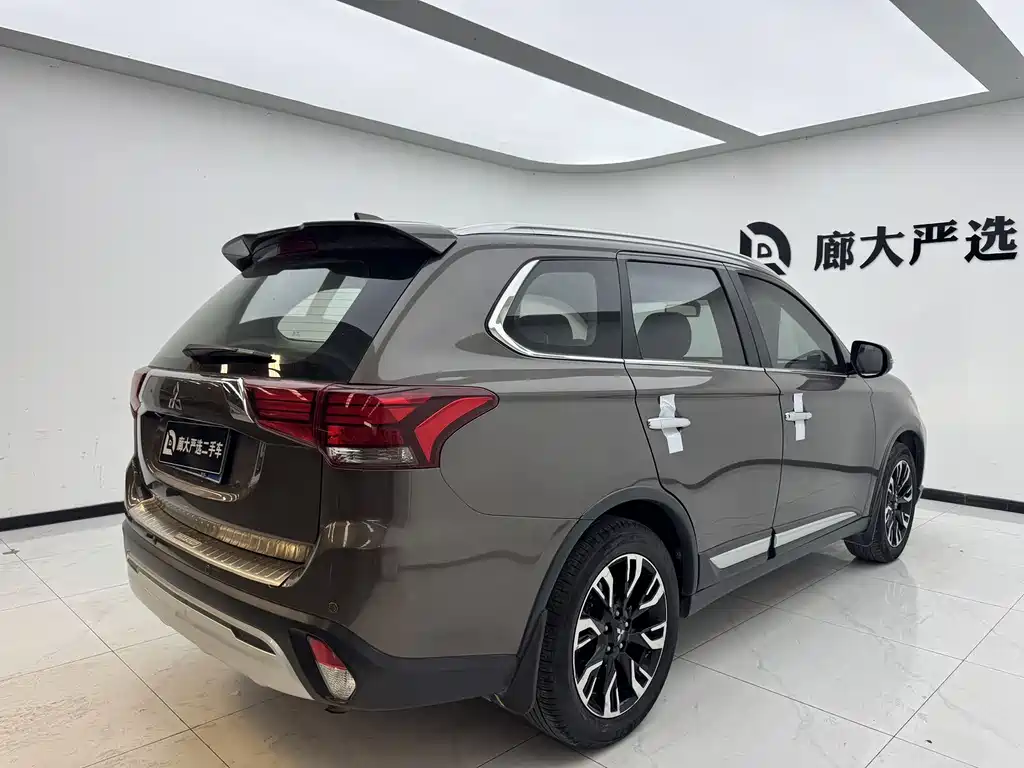 Mitsubishi Outlander 2019 2.0L Enjoy 7 мест V