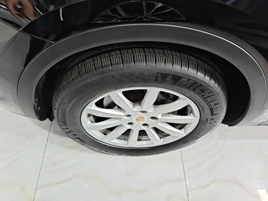 Porsche Cayenne — миниатюра 23