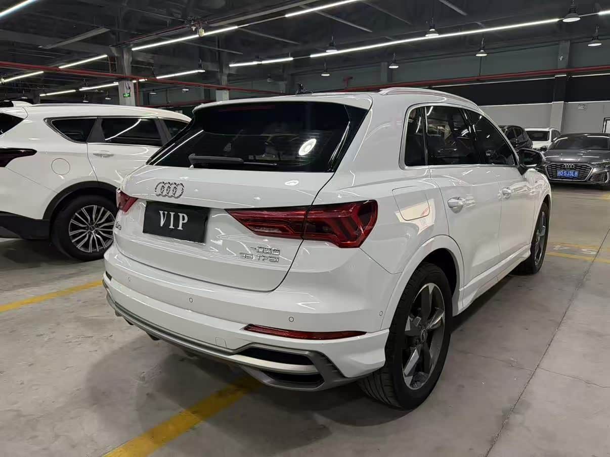 Audi Q3 1.4 л 2022 г. Белый, пробег 46000 км